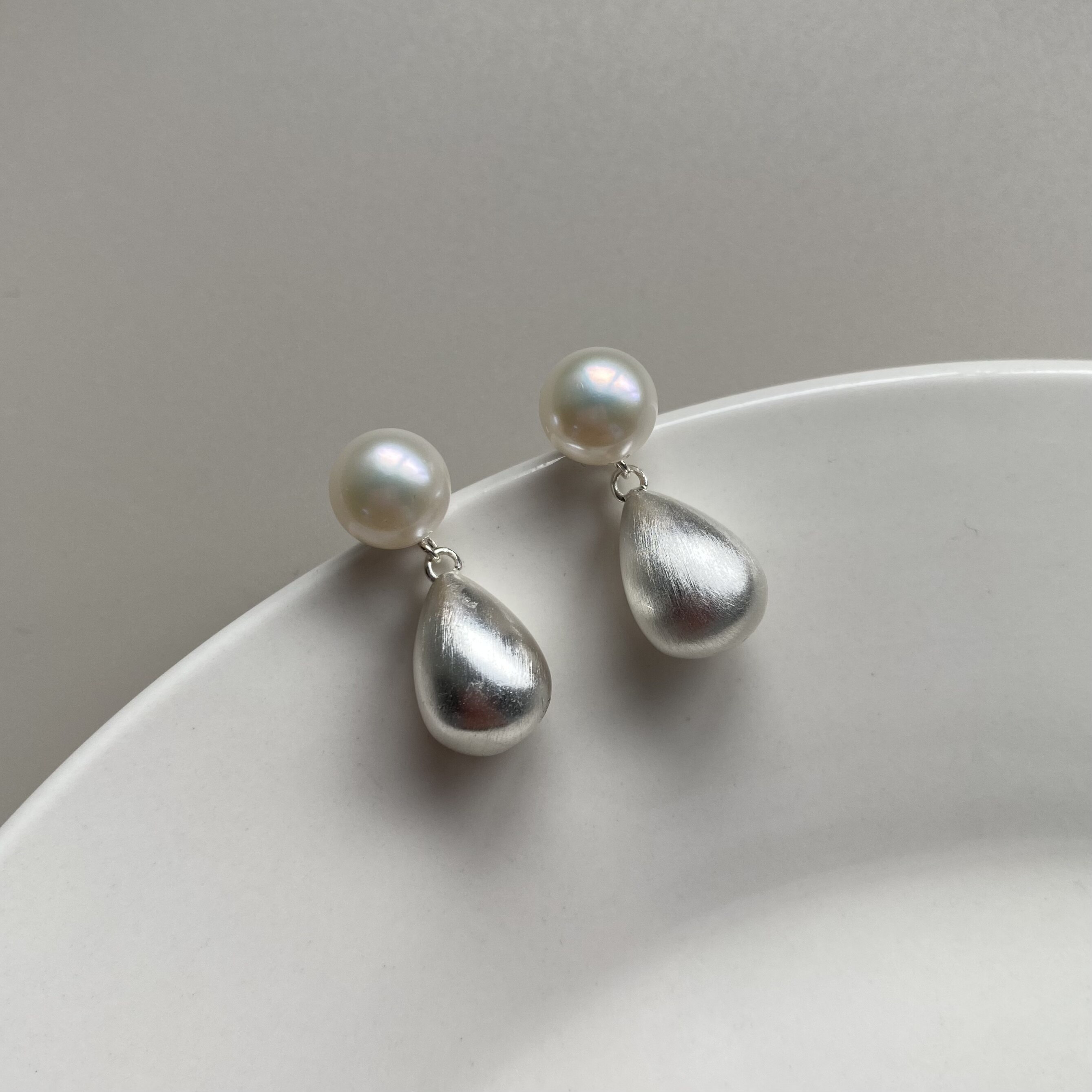 【银烛】天然淡水珍珠耳钉女款 气质金属拉丝水滴独特设计感耳饰,珠宝/钻石/翡翠,耳饰,淘宝优惠券,粉丝福利购,淘宝优惠卷