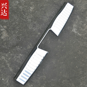 适用于2011-15款北汽E系列/绅宝D20两厢不锈钢后杠踏板内置后护板