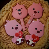 海狸化妆镜皮可熊儿童布朗熊凯蒂猫迷你硅胶可妮兔露比新款 手持镜