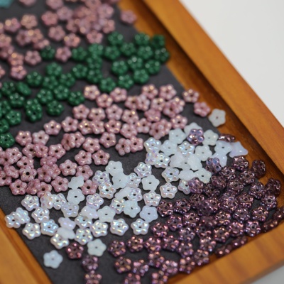 捷克进口古董珠小隔花粉色