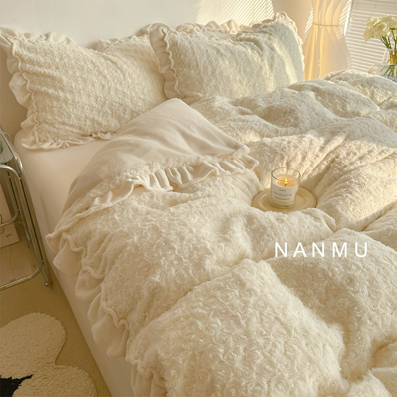 奶油白玫瑰花边加厚兔兔绒仙女