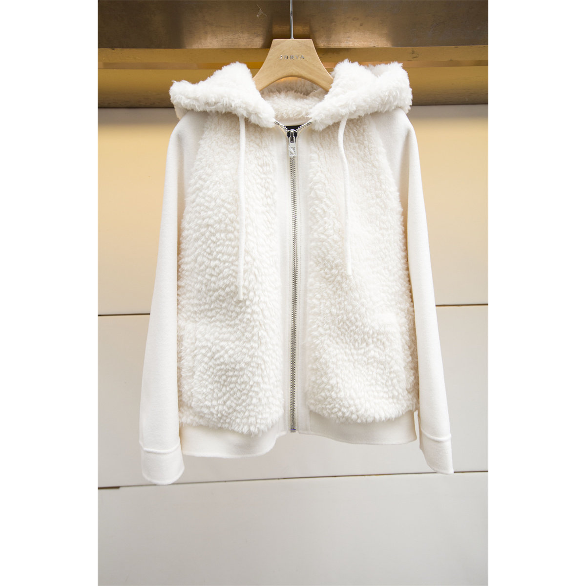 专柜正品秋冬时尚连帽O164101E卓雅上衣6680元