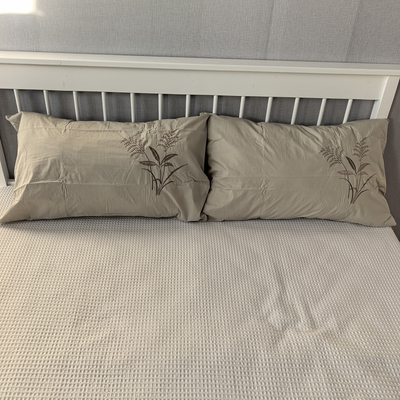 外贸库存尾料纯棉绣花枕套一对装单人枕用全棉刺绣枕芯套柔软舒适