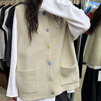 胖mm圆领彩扣针织开衫毛衣马甲