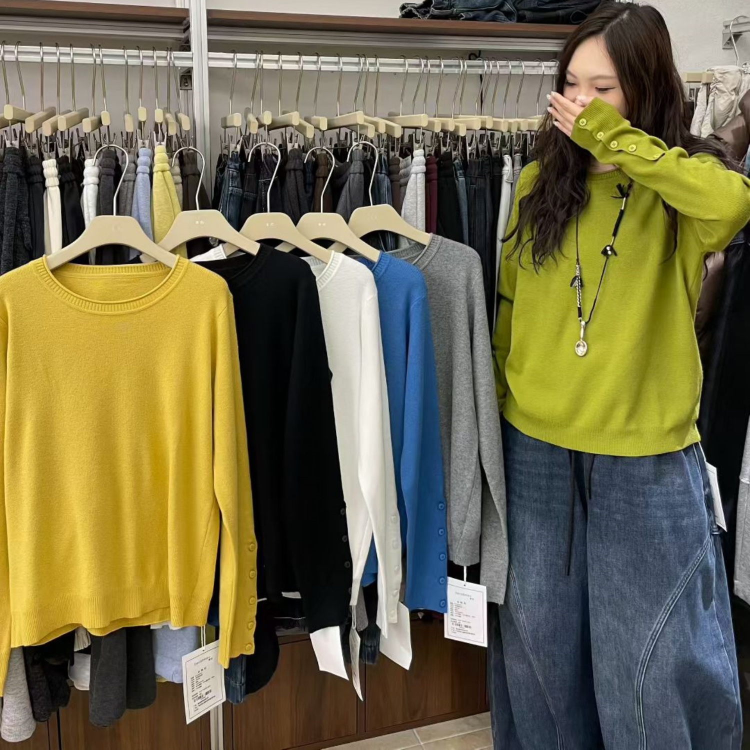 胖mm慵懒袖子排扣圆领针织打底衫