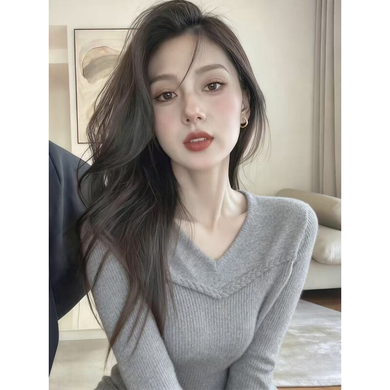 灰色V领修身针织打底衫女早春