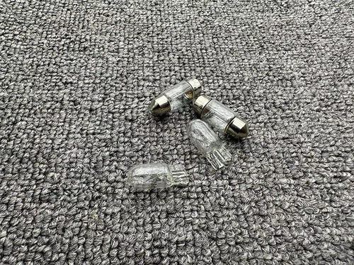 丰田T10车顶阅读灯室内灯灯泡