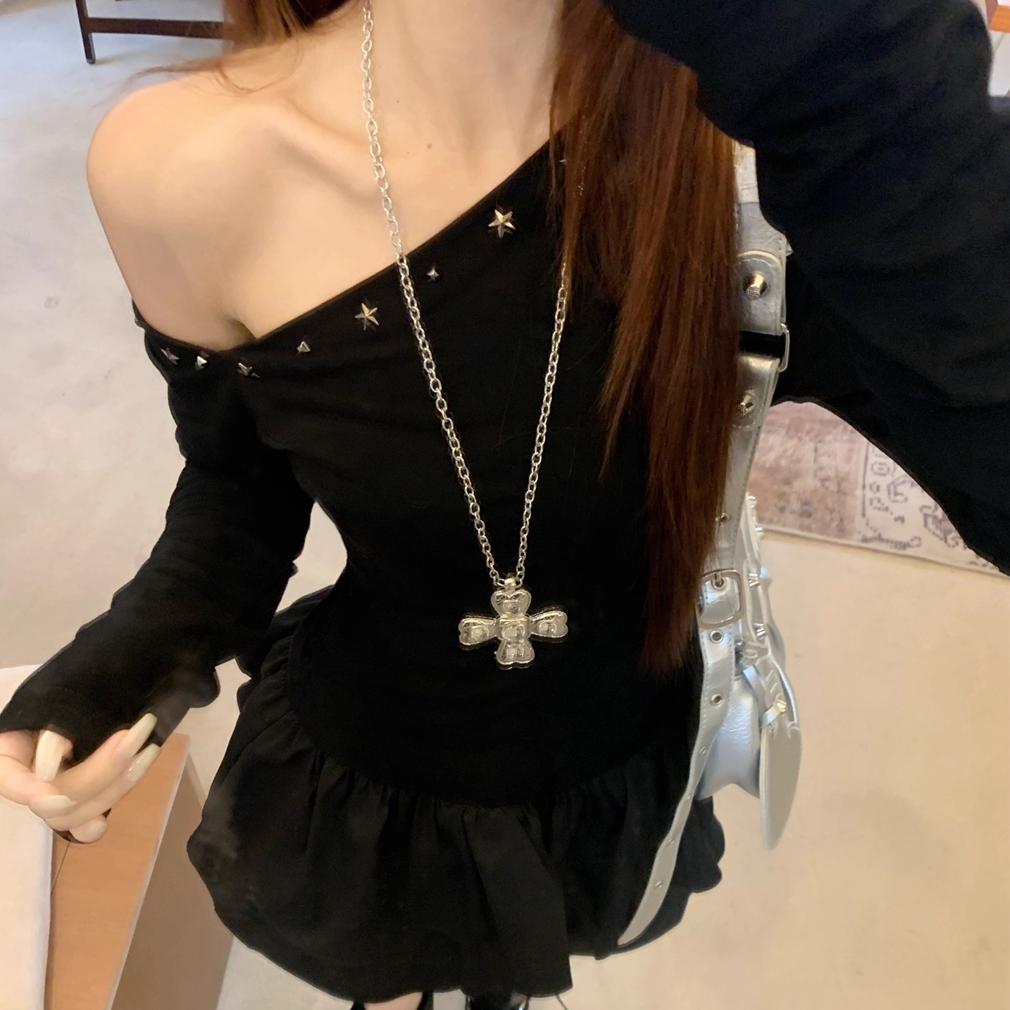 黑色斜肩连衣裙裙子女春秋季新款