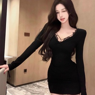v领蕾丝连衣裙女秋冬季 纯欲辣妹风性感包臀裙高级感内搭打底裙子