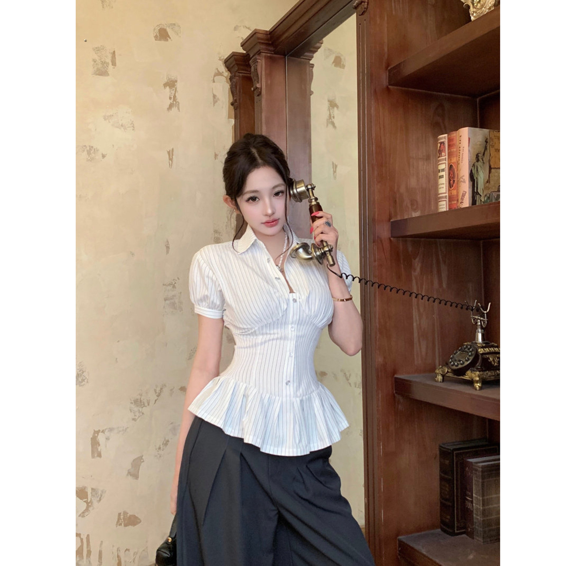 设计感白色条纹收腰短袖上衣后背绑带学院风气质翻领衬衫女夏