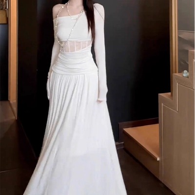 镂空蕾丝褶皱纯欲一字肩连衣裙秋