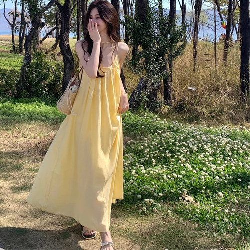 黄色吊带连衣裙女夏海边绝美长裙