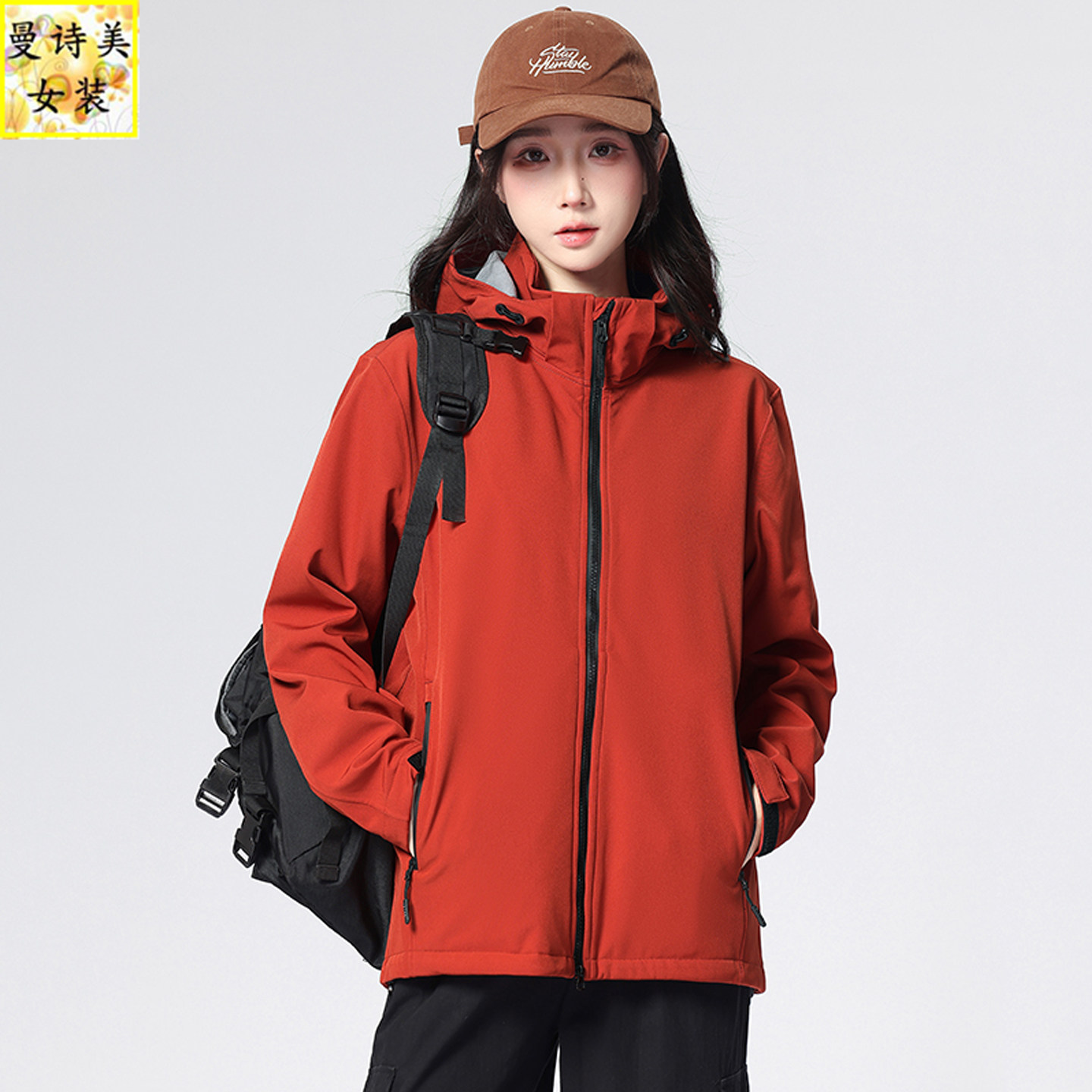 中老年妈妈休闲运动短款外套女士2025秋季新款中年人冲锋衣夹克女