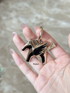 金属感小飞马电镀金色银色小马可爱包包挂件马年挂饰新年礼物商务