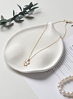 简约风白色粗陶首饰盘磨砂质感收纳盘饰品展示盘百搭装饰拍照道具