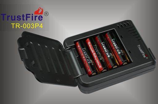 4槽3.7V锂电池万能多功能充电器