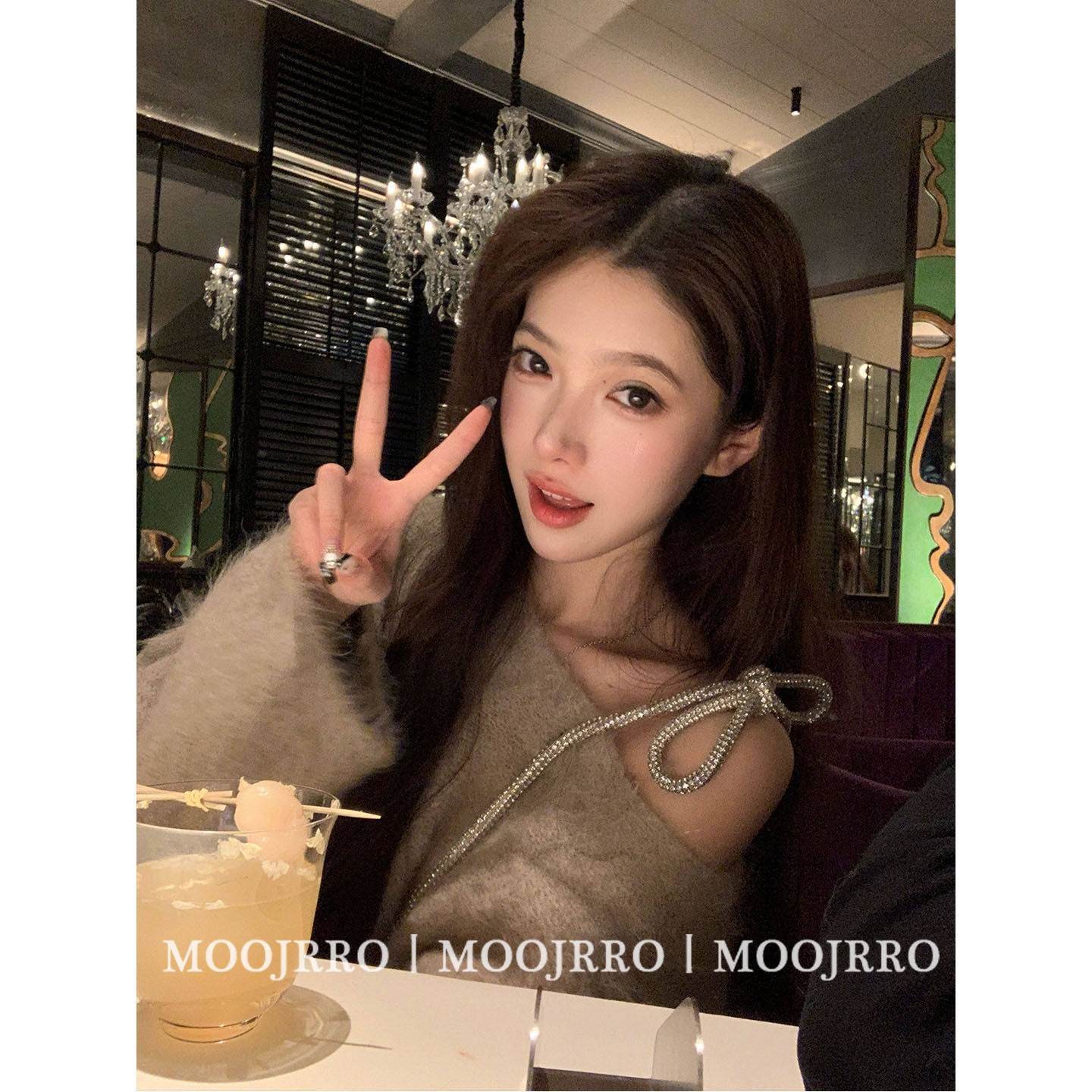 韩系斜肩长袖加厚毛衣女秋冬高级感露肩针织衫宽松慵懒风显瘦上衣