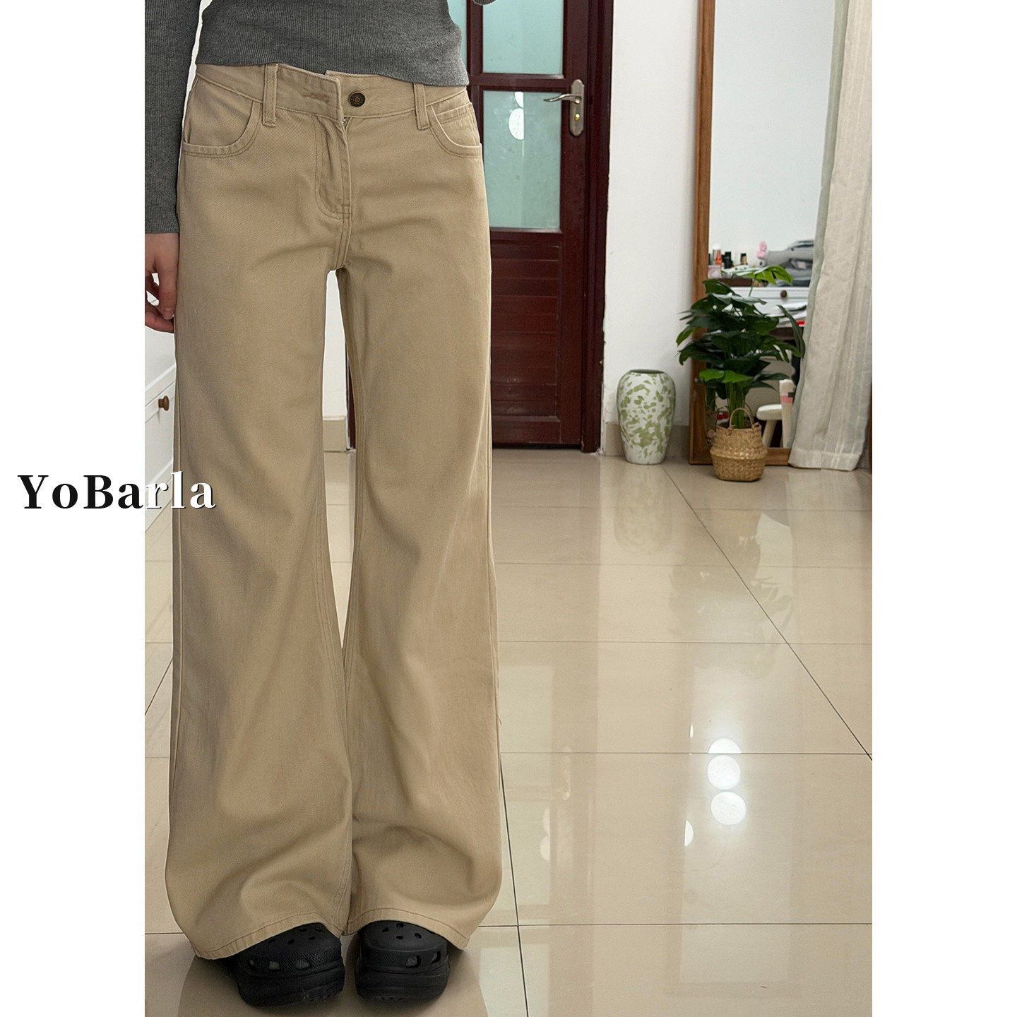 卡其色不贴腿微喇牛仔裤女秋冬新款胖mm大码显瘦梨形身材马蹄裤子