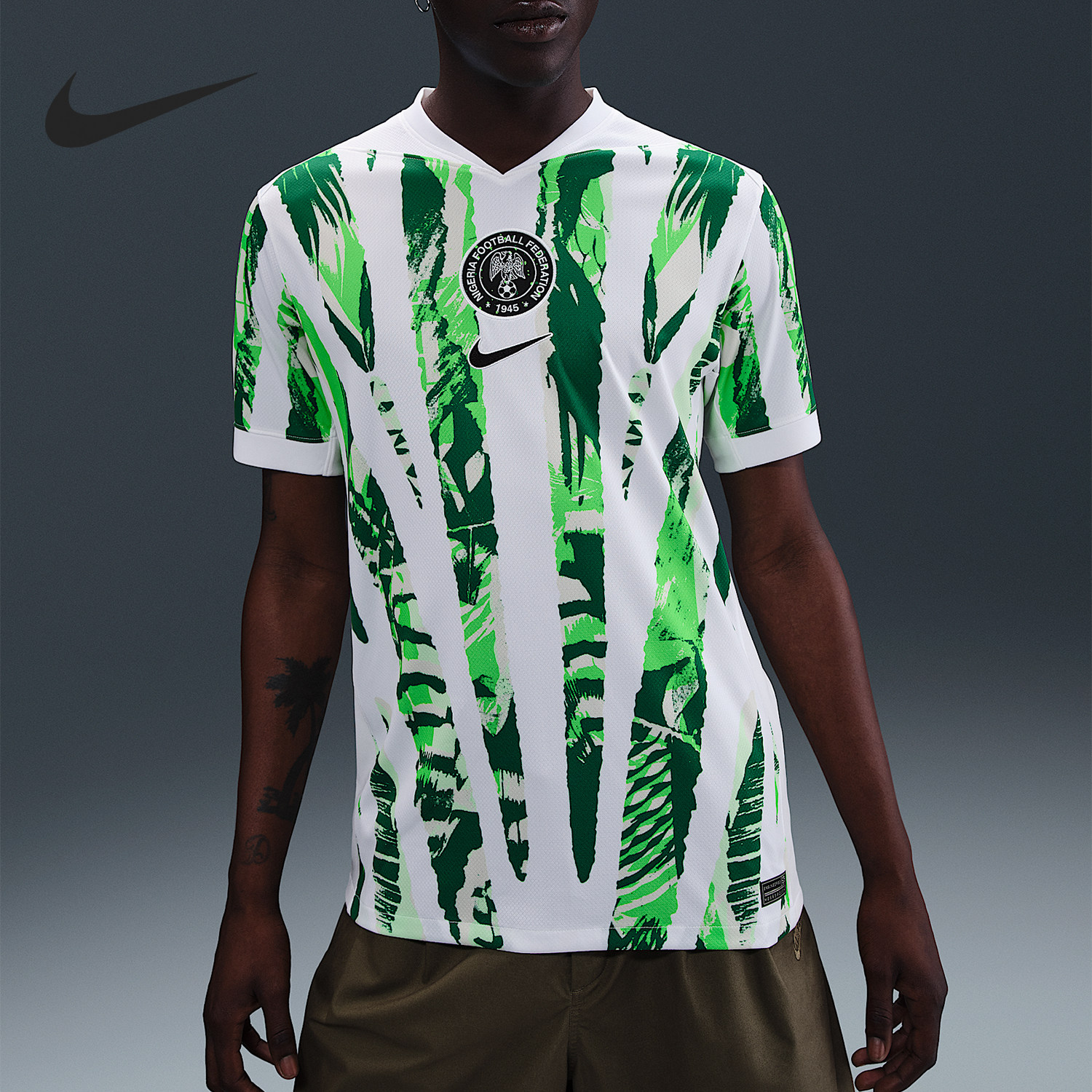 正品耐克/Nike Dri-FIT 男士足球条纹运动花纹短袖T恤HM9660-100