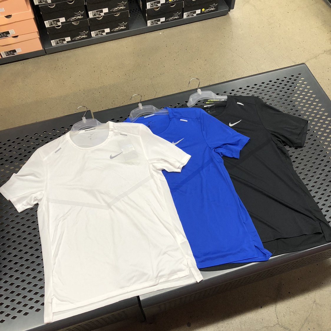 Nike男3M反光速干透气跑步短袖