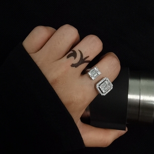 活口戒指2025新款爆款女小众设计高级感小方糖食指环男款锆石指虎