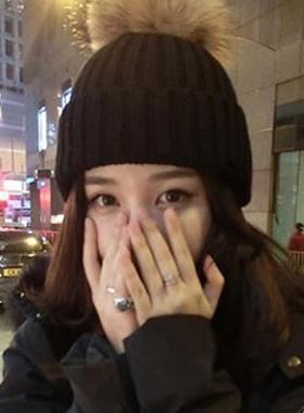 冬季超大狐毛球黑色羊毛帽子为妇女k型时尚加厚保暖多功能耳保护