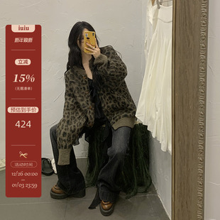 慵懒随性开衫 巧克力豹纹羊毛马海毛混纺针织衫 外套女 ONLINE IUIU