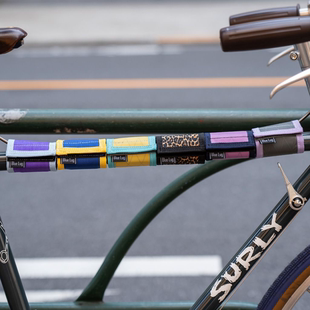 防手柄或刹车刮伤 自行车框架垫 多用途车架带 LUG代购 日本BLUE