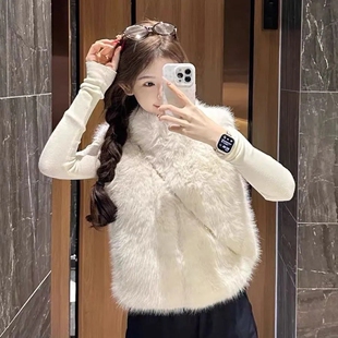 高级感气质皮毛一体白色马甲上衣女冬季毛绒绒加厚短款小个子外套