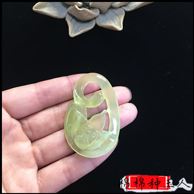 纯天然荷花立体雕刻精美大气岫玉