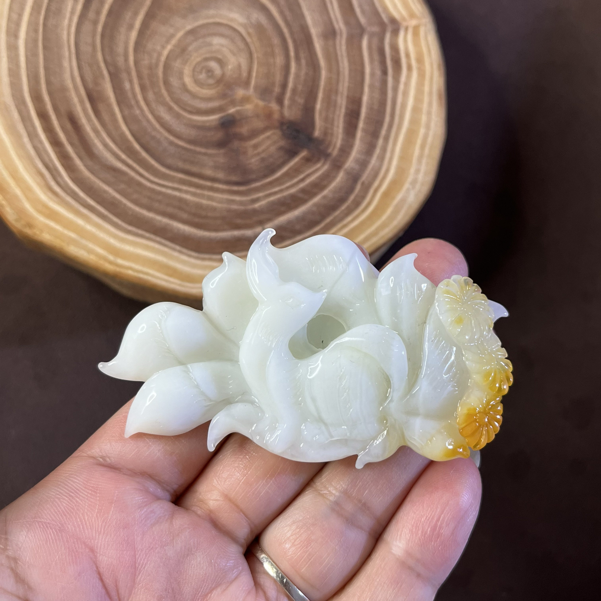 天然岫玉九尾狐挂件骨白花玉狐狸挂坠毛衣链坠璎珞坠白狐玉坠