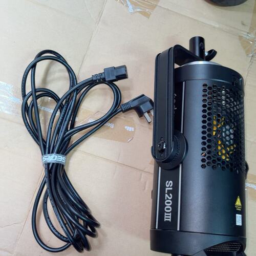 议价Godox SL200III三代LED补光灯，成色还可以，有直拍不发货