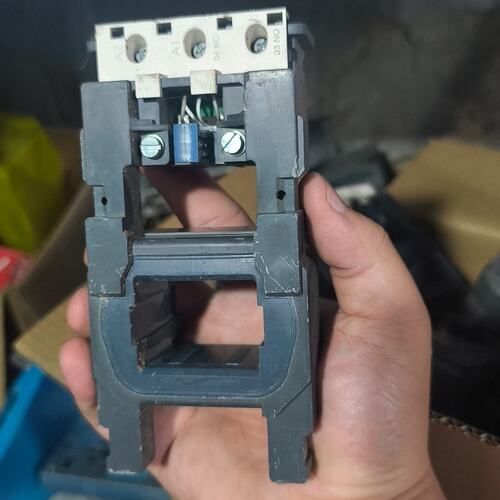 议价施耐德接触器线圈 LX9FG220直拍不发货