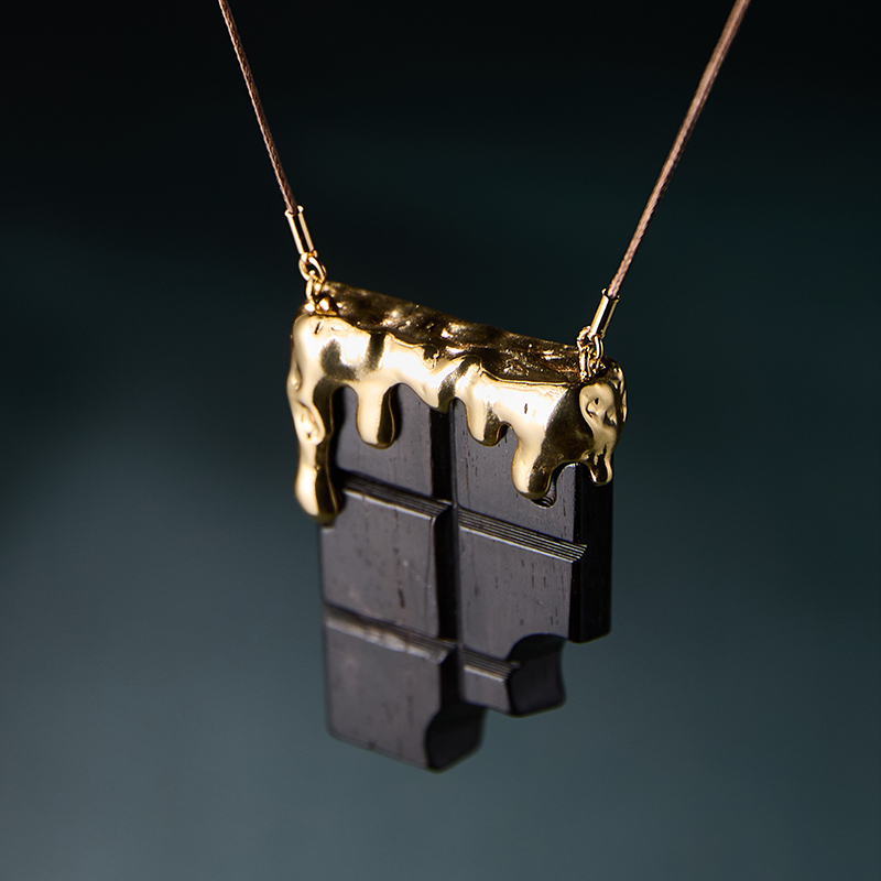 鎏金巧意黑檀木巧克力吊坠项链