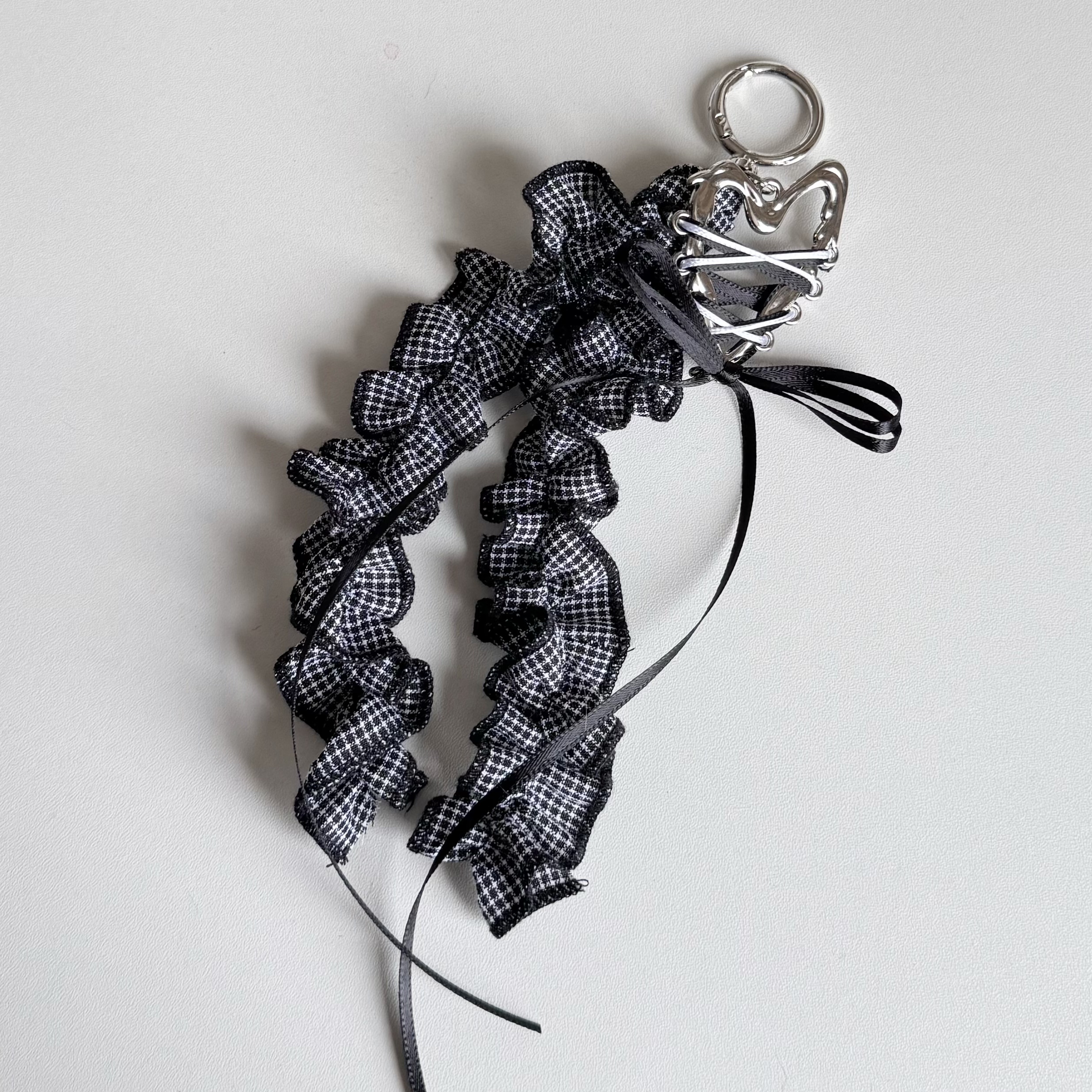 日韩系黑白格纹花边爱心包包挂件挂饰小众甜酷y2k辣妹痛包配饰ins