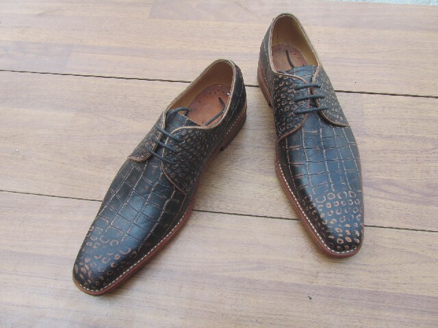 固特异手工皮鞋真皮男鞋牛皮压花底方头仿鳄鱼纹皮鞋爆款定制