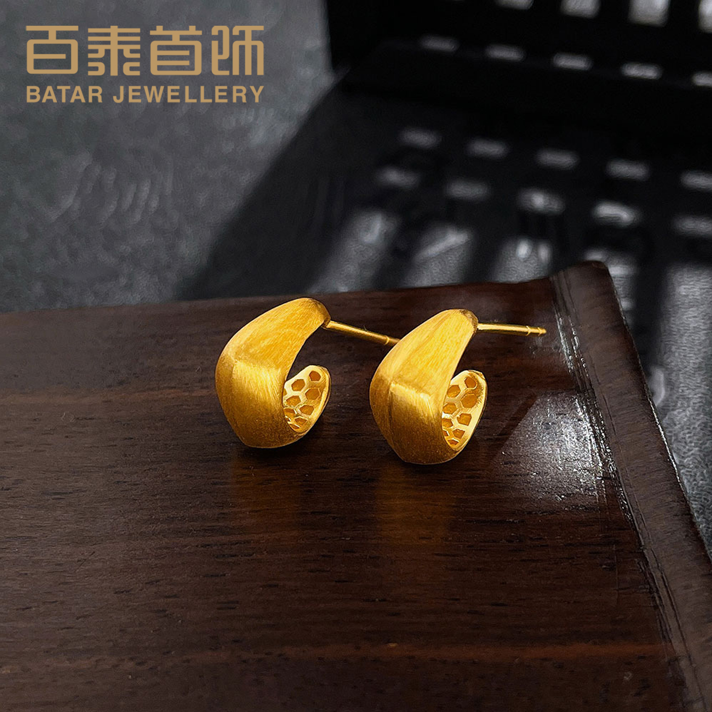 百泰首饰时尚黄金耳钉个性足金999耳饰金耳坠女款通勤耳丁生日礼