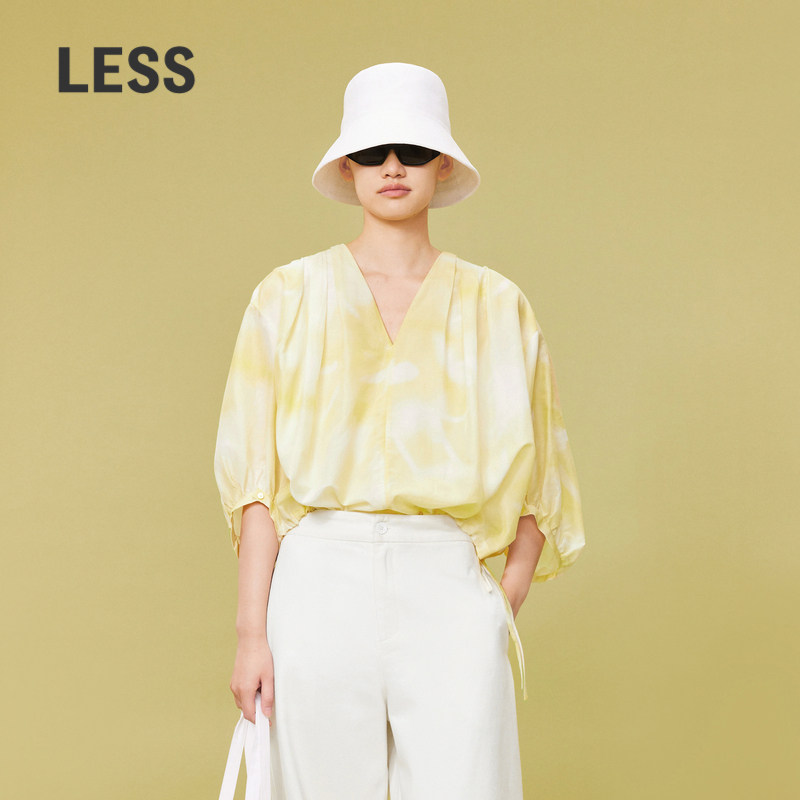 【0压系列】LESS印花中袖衬衫女V领度假风双层短款上衣2O52