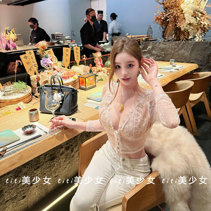 【TiTi美少女】纯欲秋款V领长袖镂空钩花内搭上衣修身显瘦蕾丝衫,女装/女士精品,大码内搭,淘宝优惠券,粉丝福利购,淘宝优惠卷