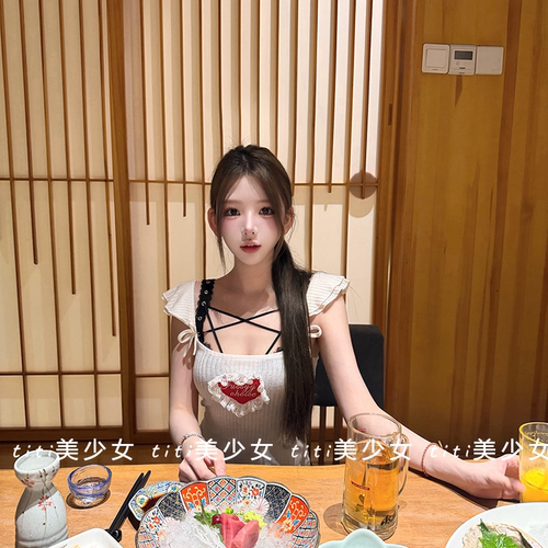 刺绣小飞袖上衣春季甜美吊带