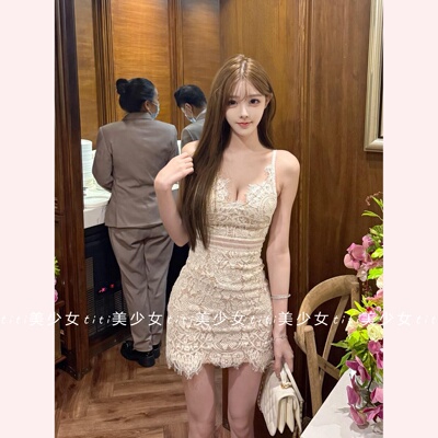 纯欲白色蕾丝重工v领吊带连衣裙