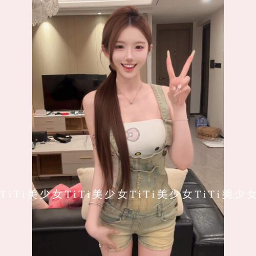 辣妹紧身水洗牛仔背带短裤