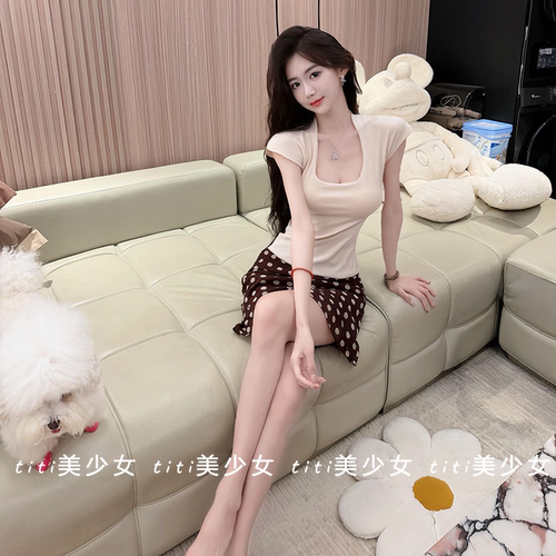 U领小飞袖修身T恤显瘦短款上衣女