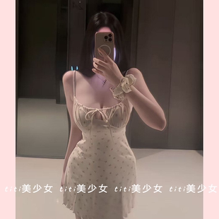 纯欲风吊带裙子 甜辣妹碎花满印淑女连衣短裙女春季 TiTi美少女