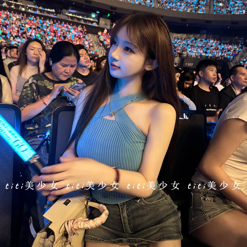 内搭夏性感露肩蓝色上衣