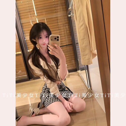 短款上衣黑白格纹腰带半身短裙