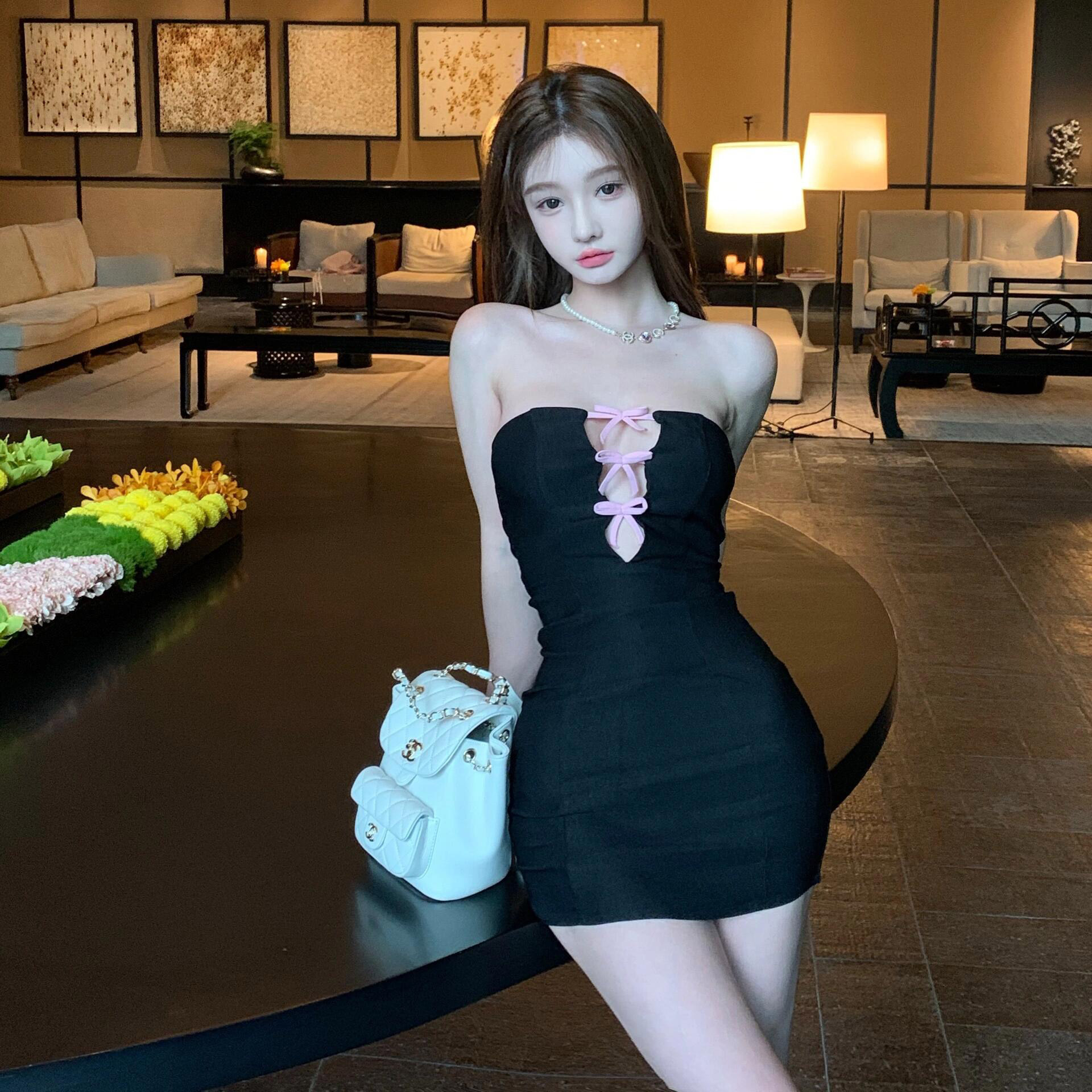 气质性感蝴蝶结镂空抹胸连衣裙