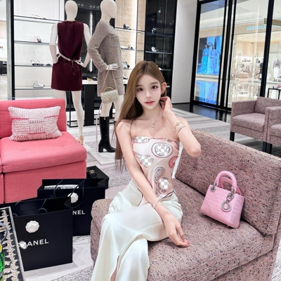 性感缎面露肩显瘦百搭上衣丝巾