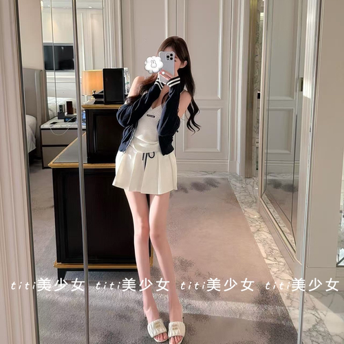 外套针织背心百褶裙套装