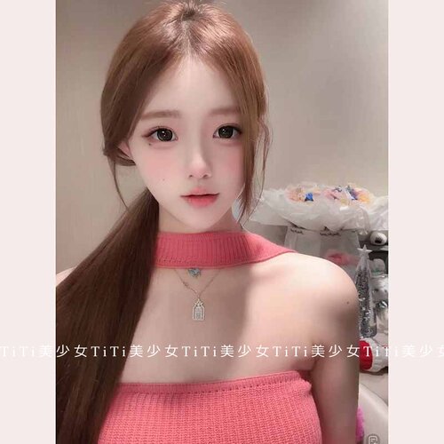 减龄辣妹挂脖一字肩上衣
